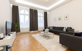 Space And Style In The Heart Of Budapest W 2Br&2Bt